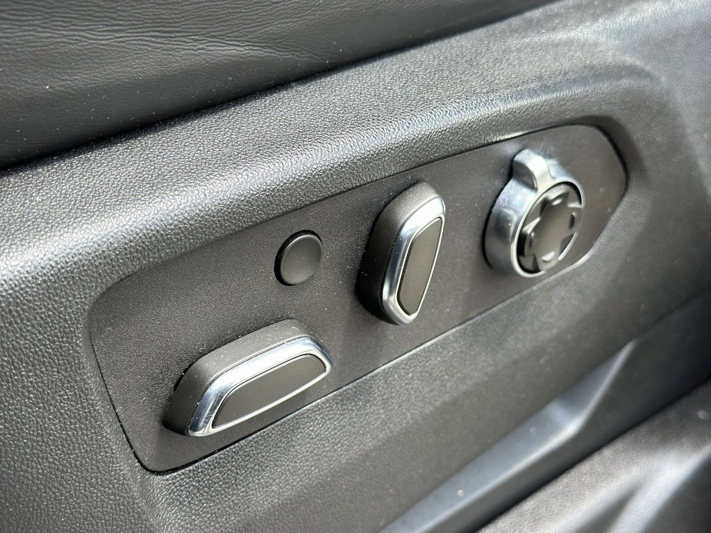 Used 2023 GMC Yukon XL Denali Ultimate image 18