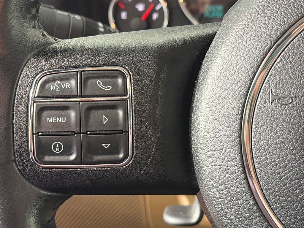 Used 2016 Jeep Wrangler Unlimited Rubicon w/ Connectivity Group AWD/4WD image 17