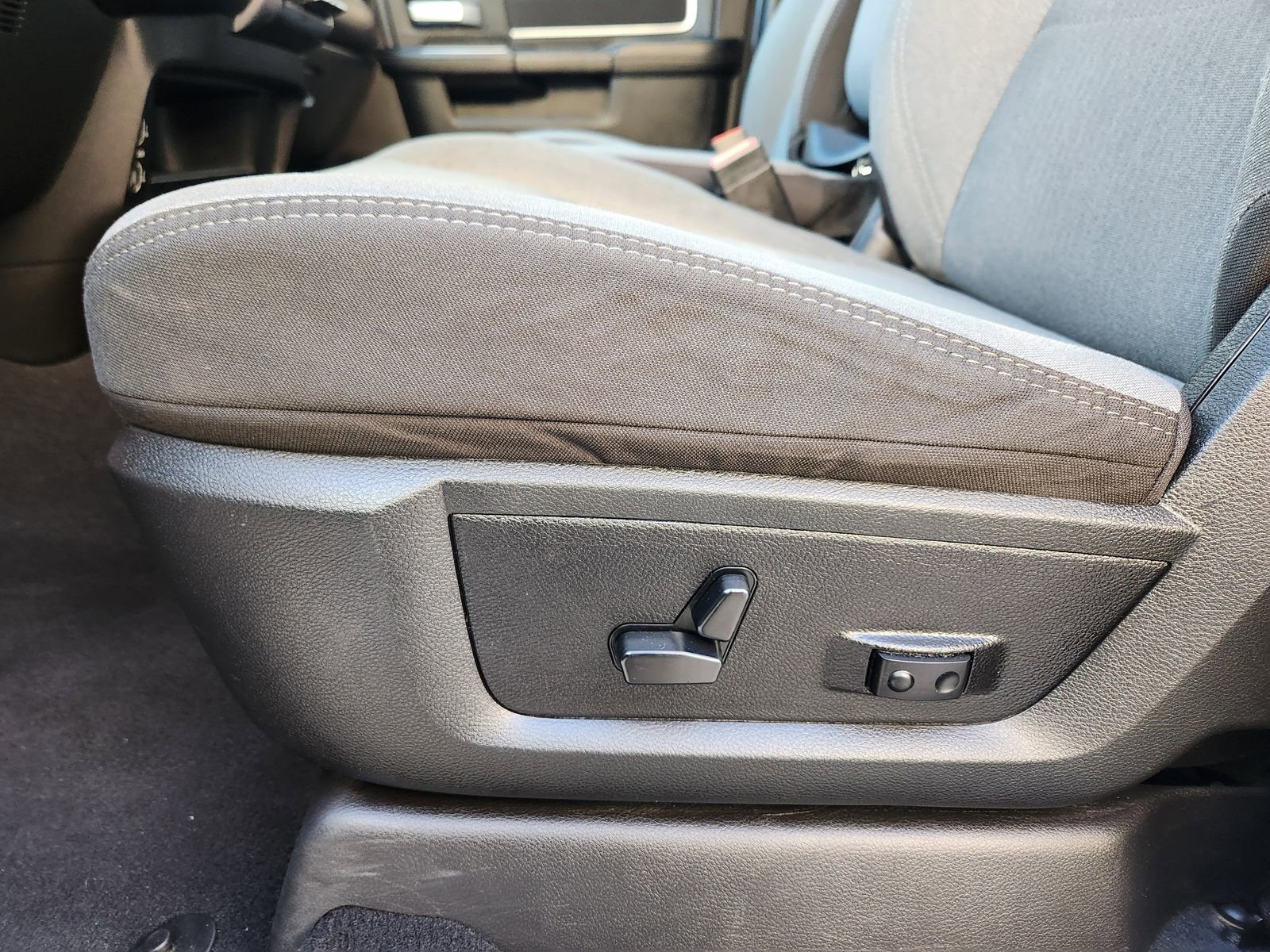 Used 2024 RAM 3500 Big Horn image 37