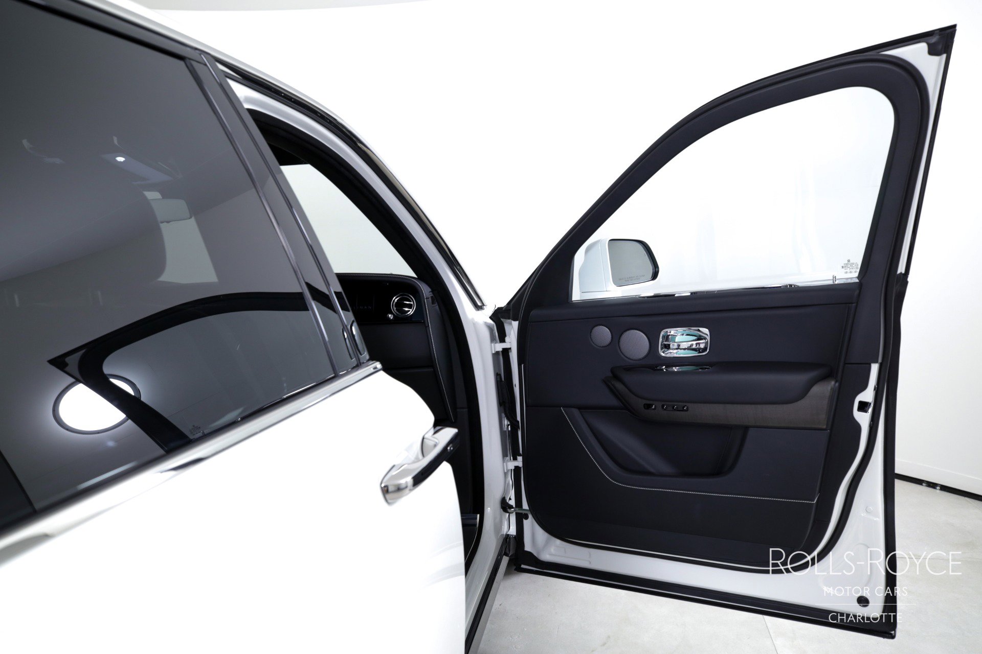 Certified 2025 Rolls-Royce Cullinan image 32