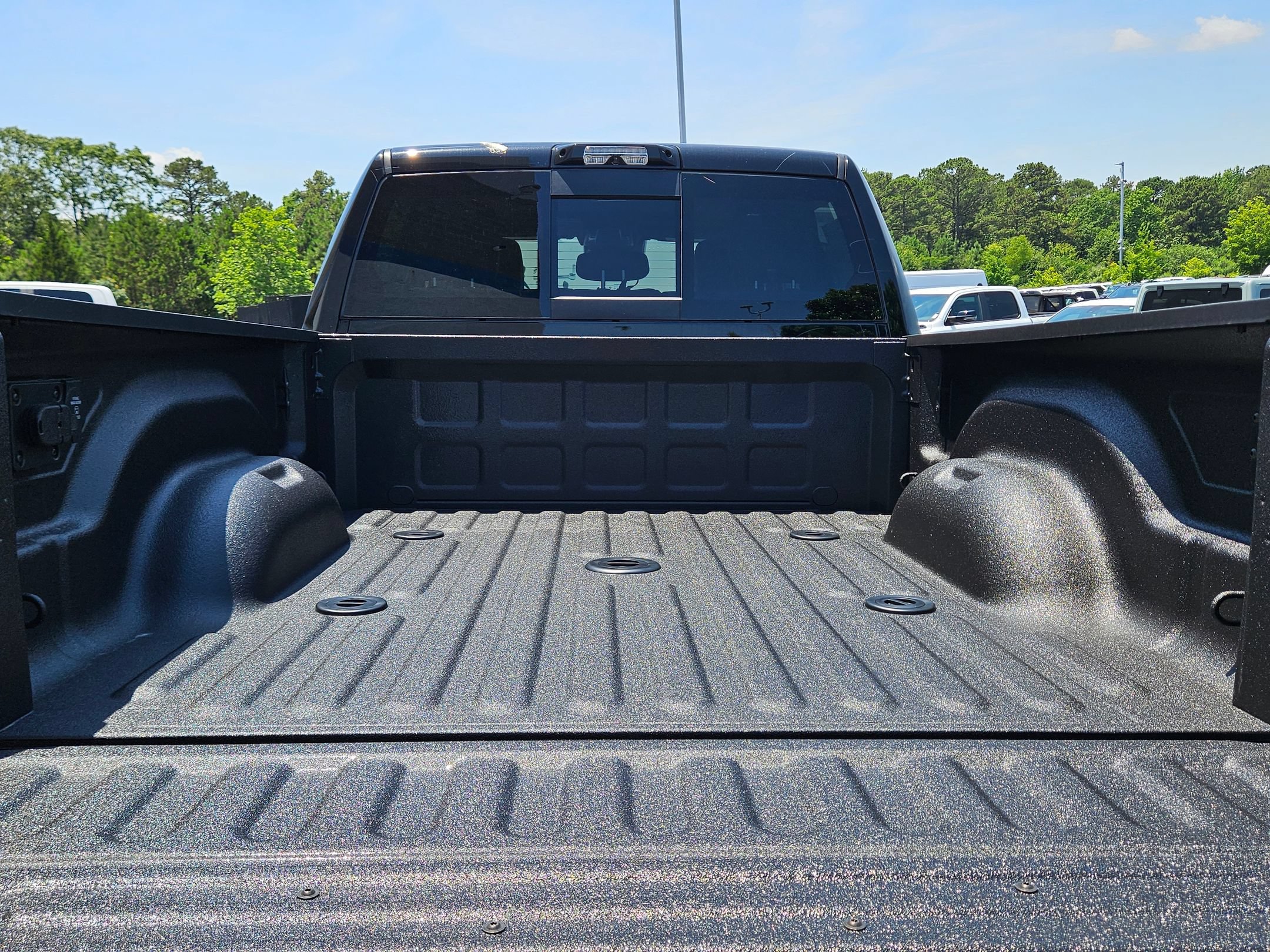 New 2026 RAM 2500 Laramie w/ Sport Appearance Package AWD/4WD image 25