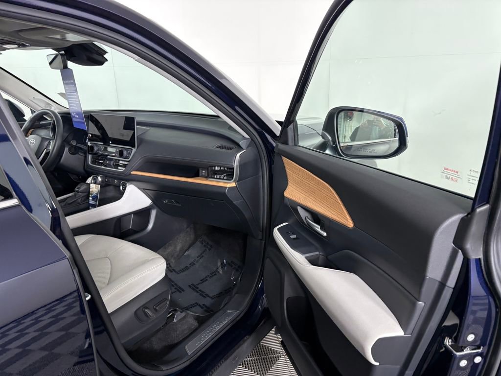 Used 2024 Toyota Grand Highlander Limited image 39