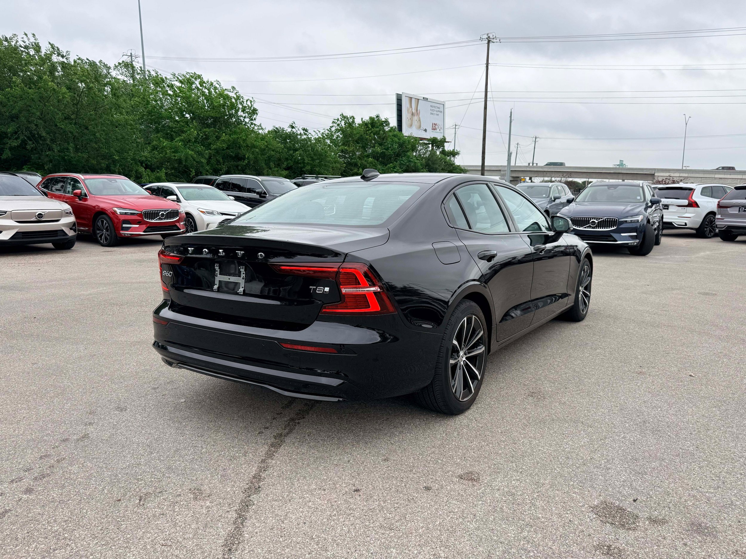 Certified 2025 Volvo S60 T8 Plus AWD/4WD image 5