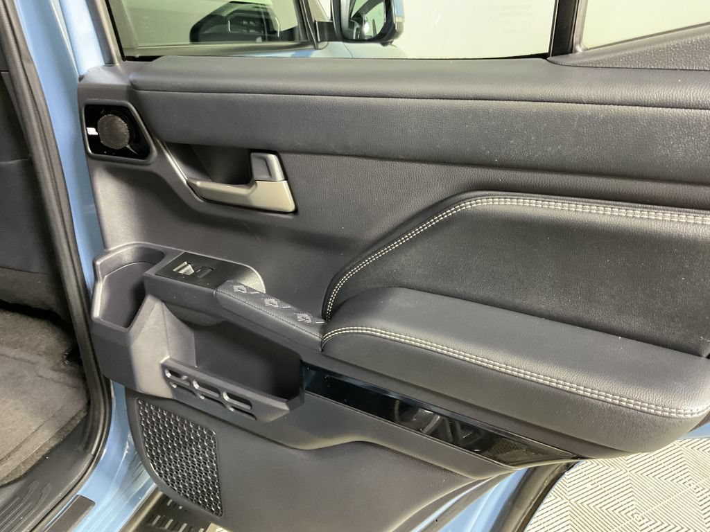 Used 2025 Toyota 4Runner Limited AWD/4WD image 23