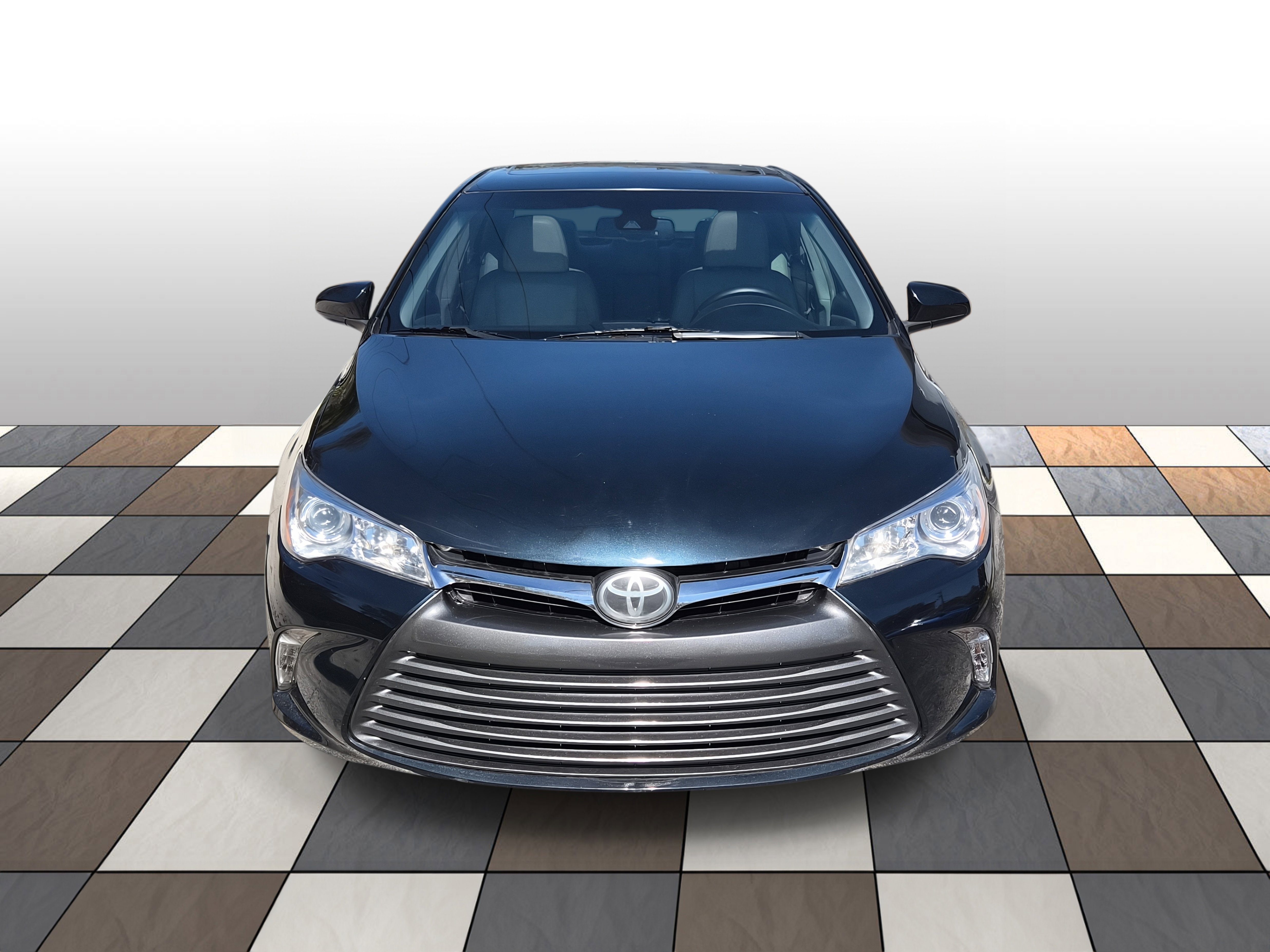 Used 2016 Toyota Camry XLE w/ Moonroof Package image 2