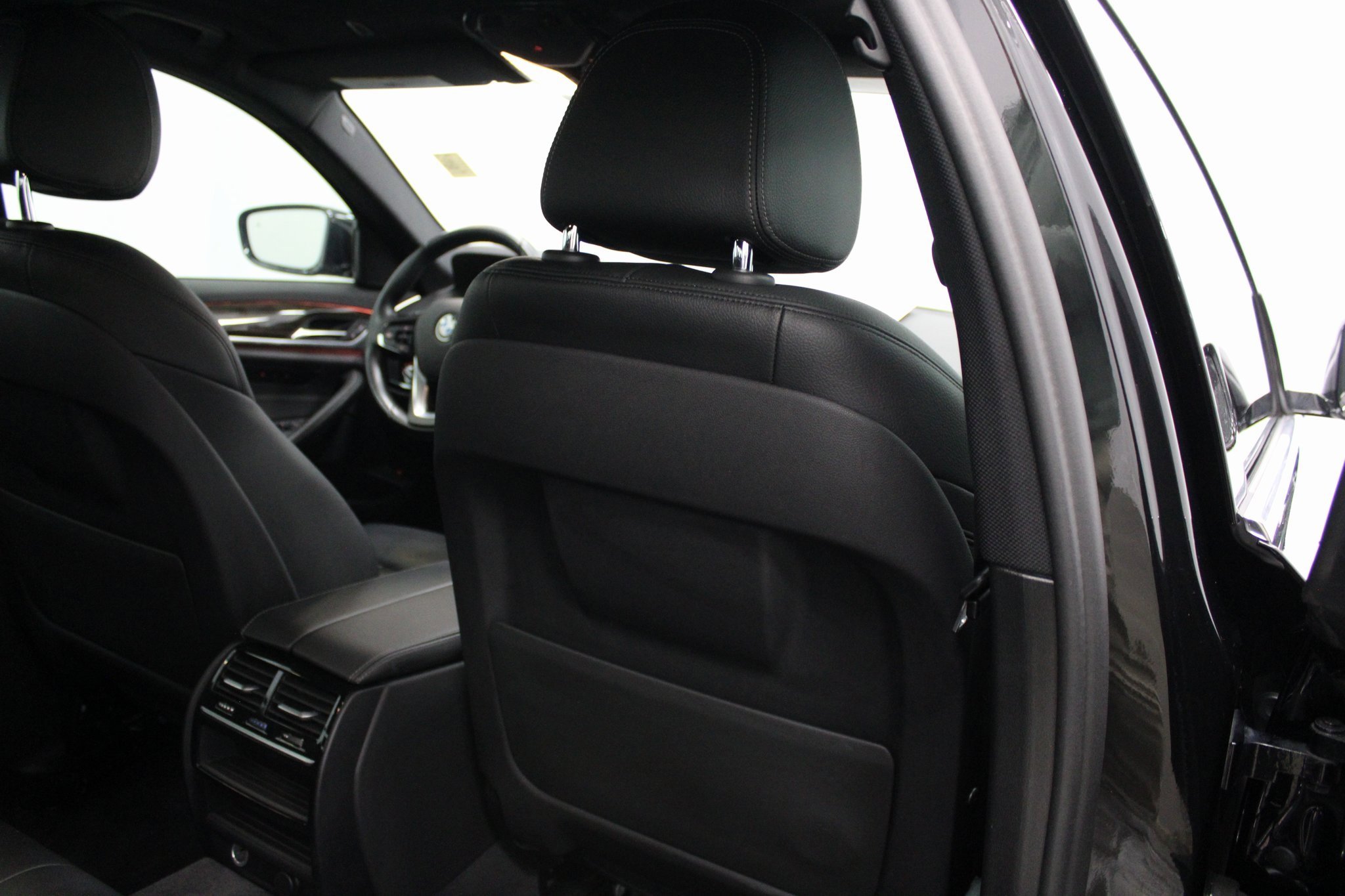 Used 2019 BMW 530i w/ Convenience Package image 26