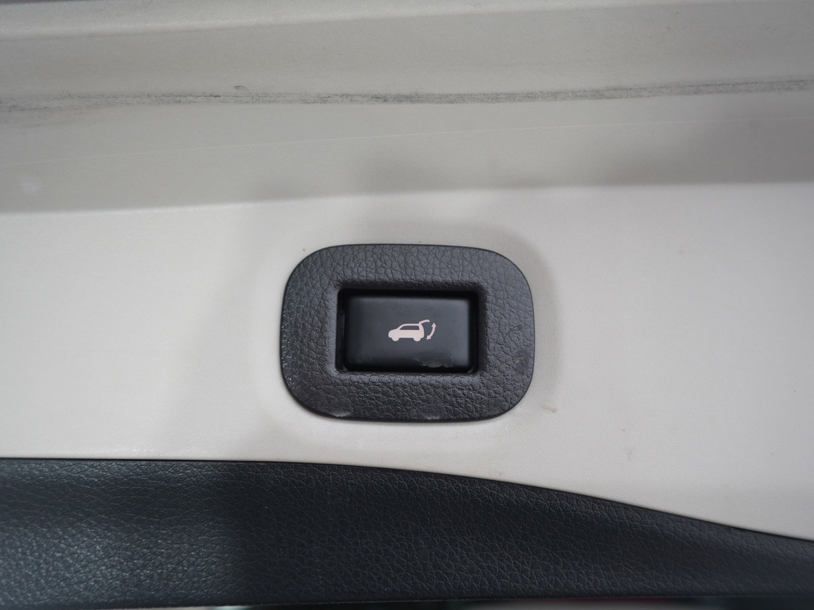 Used 2020 Nissan Rogue SV image 11