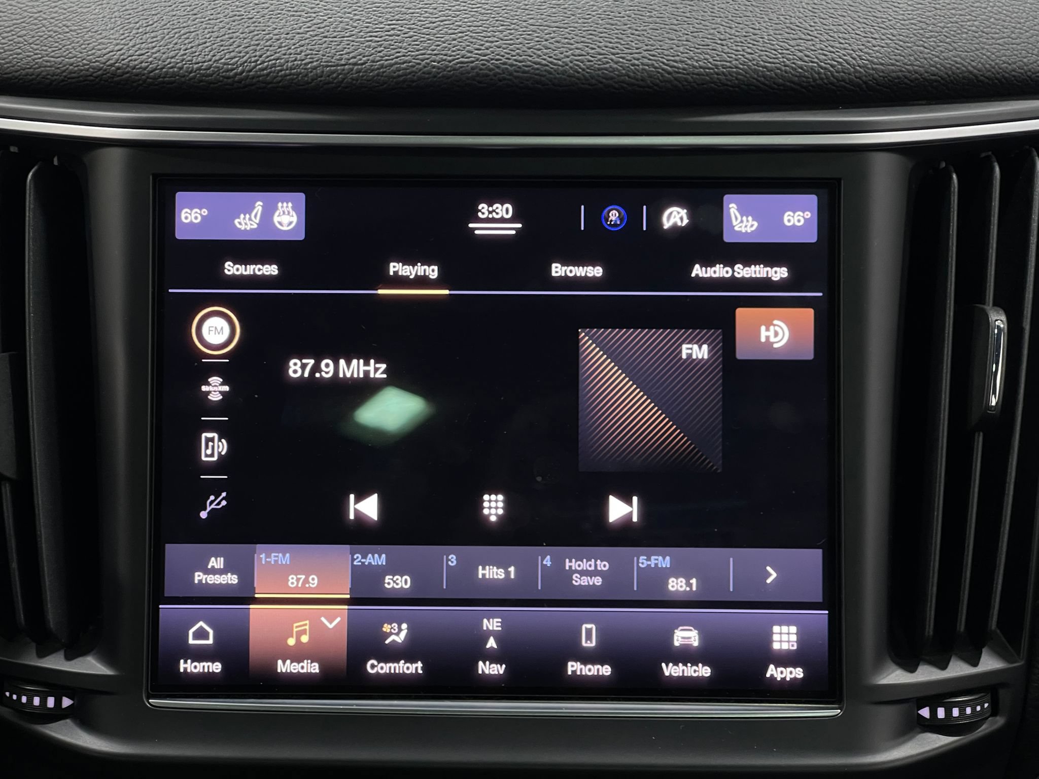 Used 2021 Maserati Levante AWD/4WD image 24