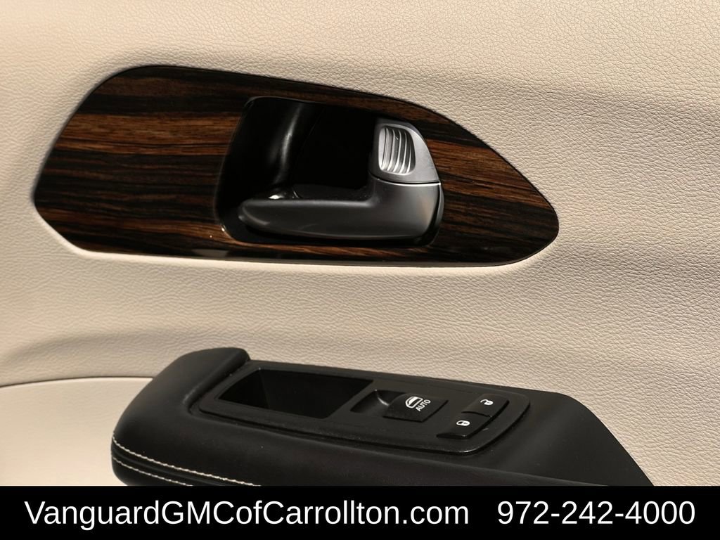 Used 2023 Chrysler Pacifica Limited image 28