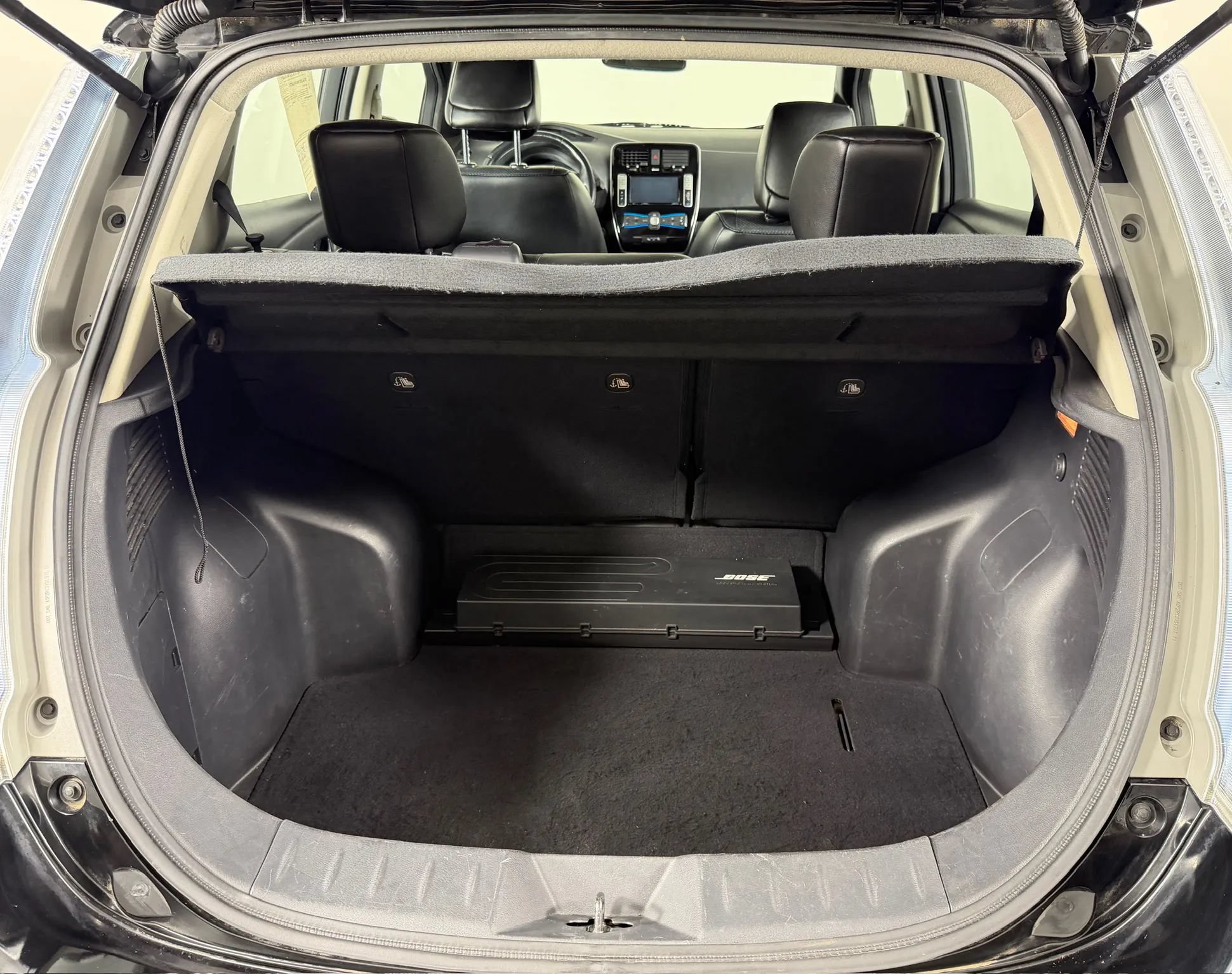 Used 2013 Nissan Leaf SL w/ Premium Pkg FWD image 40