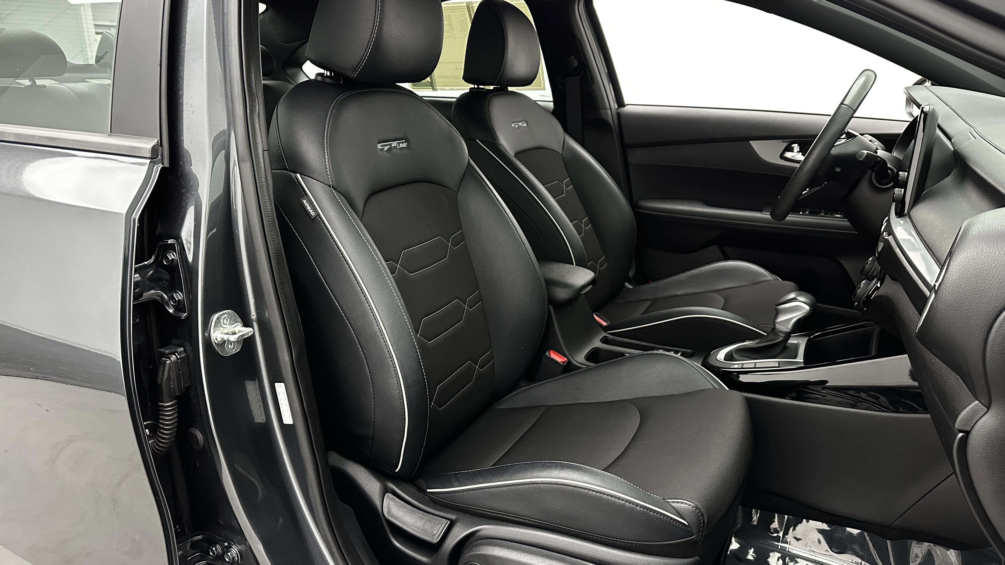 Used 2023 Kia Forte GT-Line w/ GT-Line Technology Package image 32