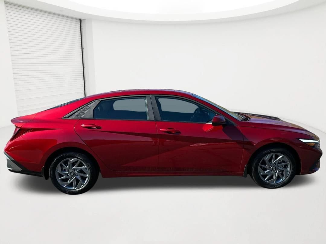 Certified 2024 Hyundai Elantra SEL FWD image 4
