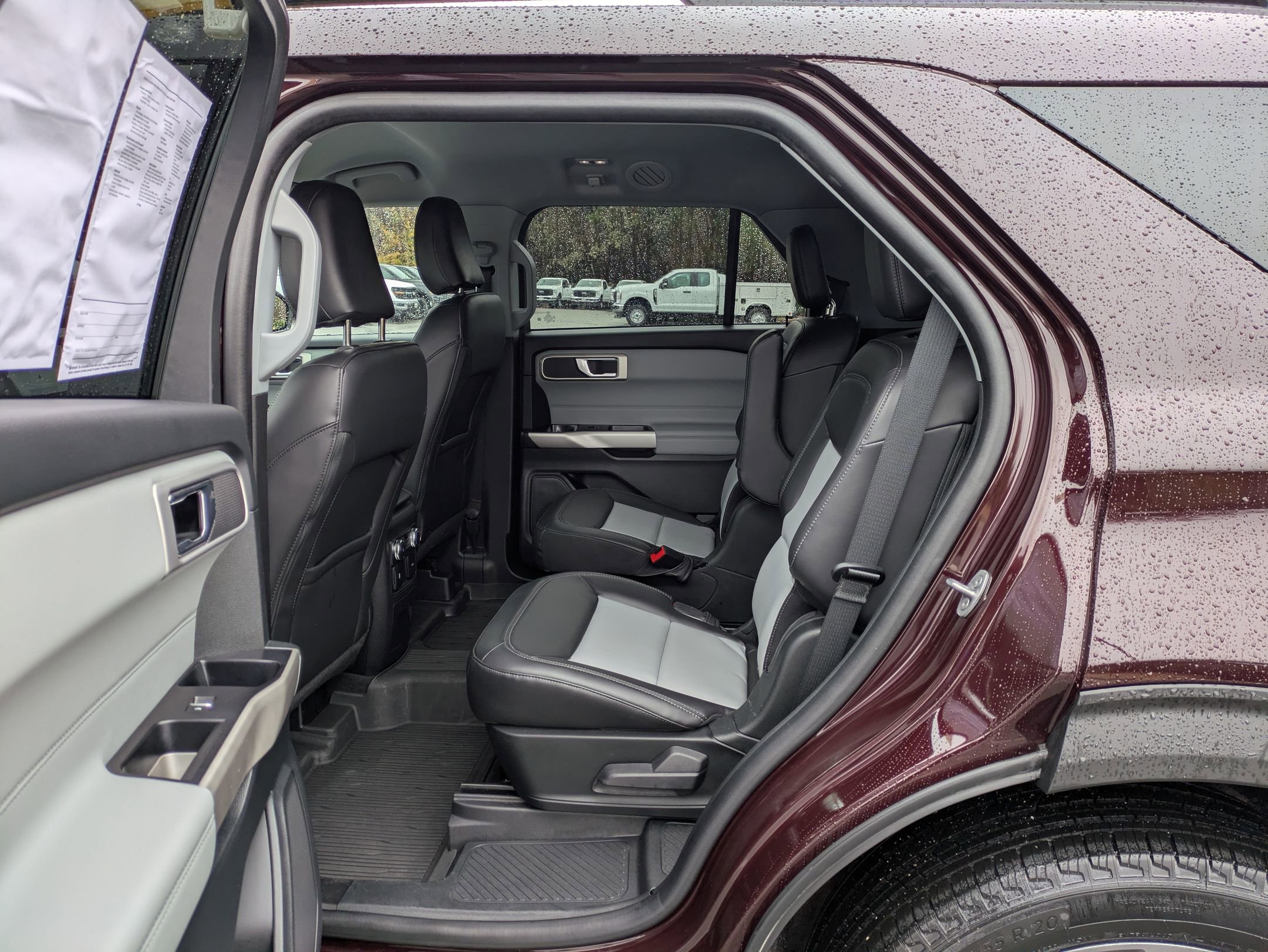 Certified 2022 Ford Explorer XLT w/ Equipment Group 202A image 29