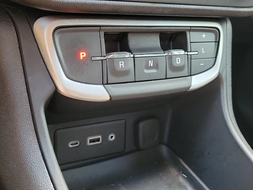 Used 2024 GMC Terrain SLE w/ Driver Convenience Package FWD image 18