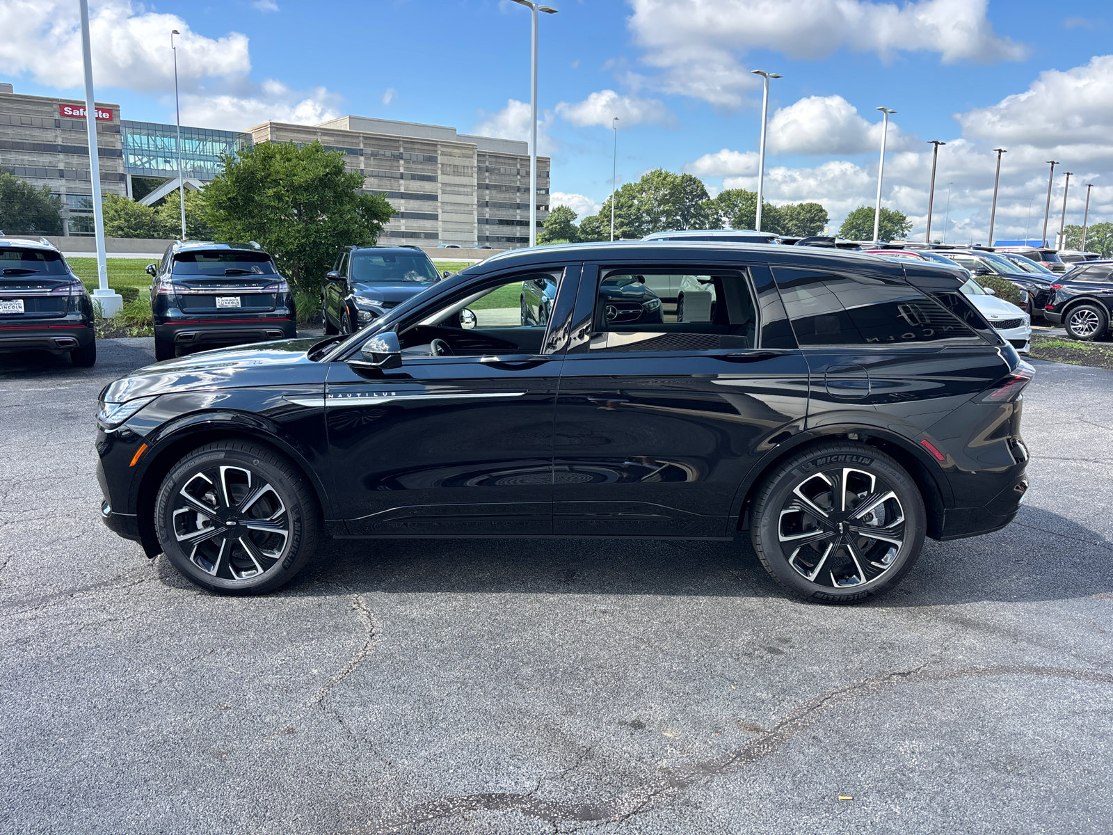 New 2026 Lincoln Nautilus Reserve AWD/4WD image 4