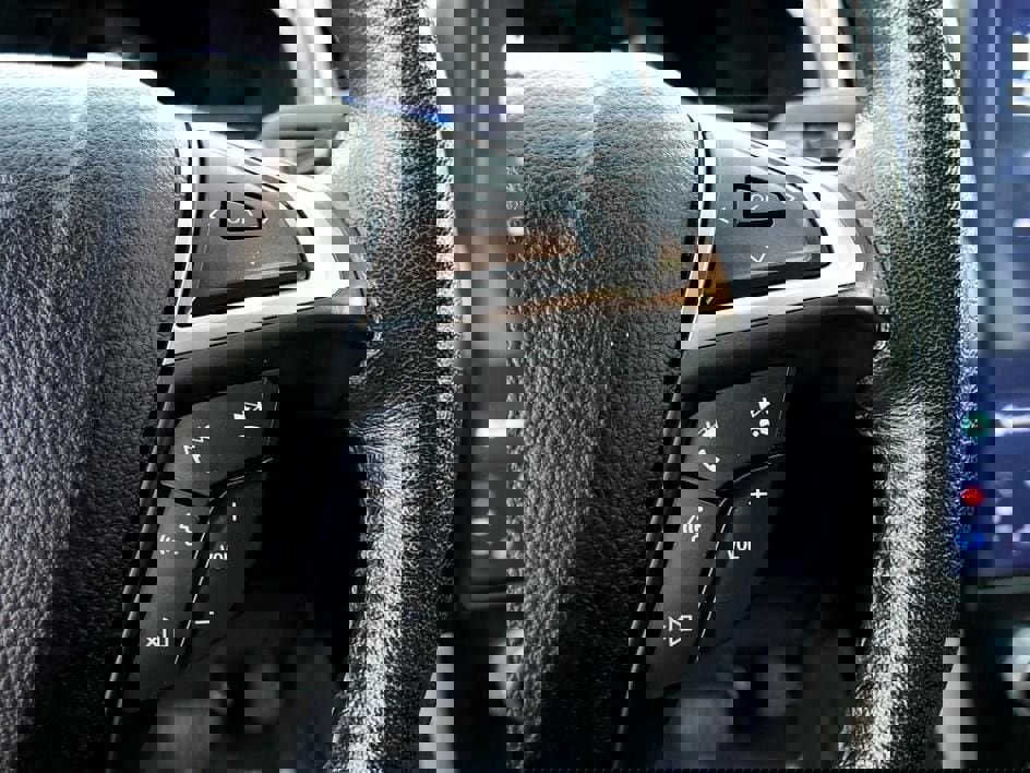 Used 2023 Ford Edge SEL w/ Sport Appearance Package image 16