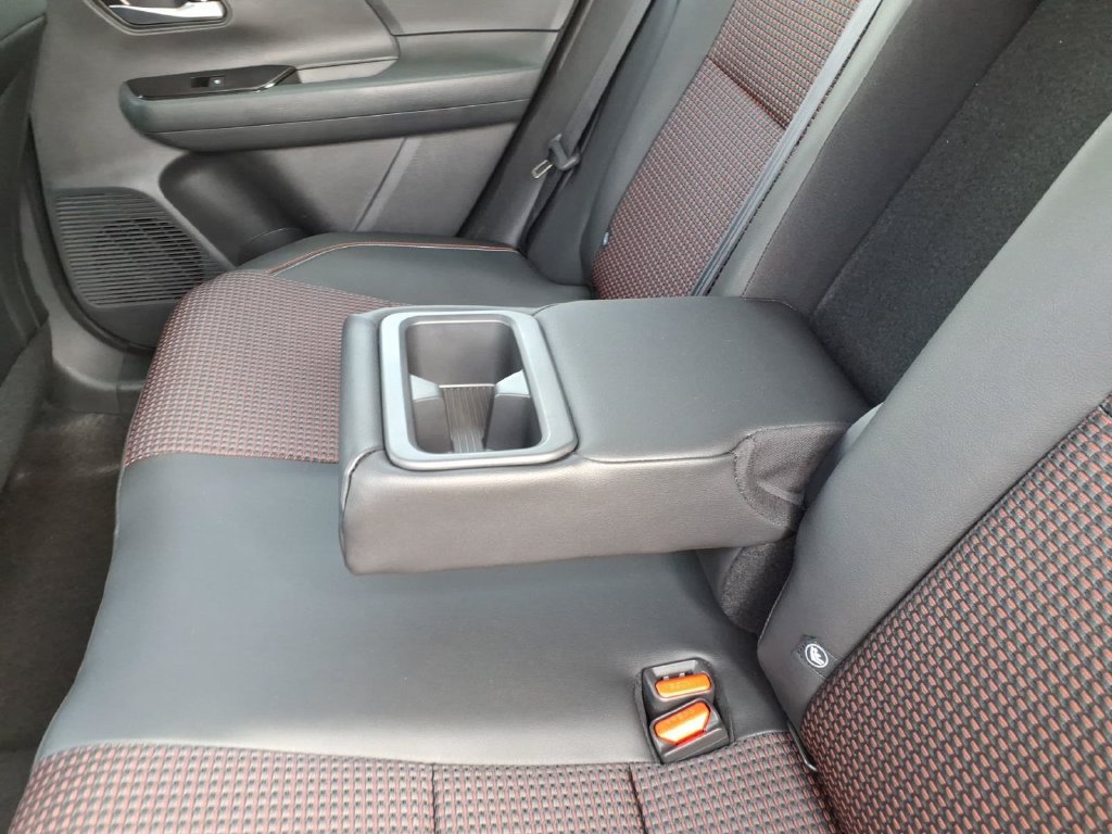 New 2027 Nissan Kicks SR w/ Cold Weather Package FWD image 36