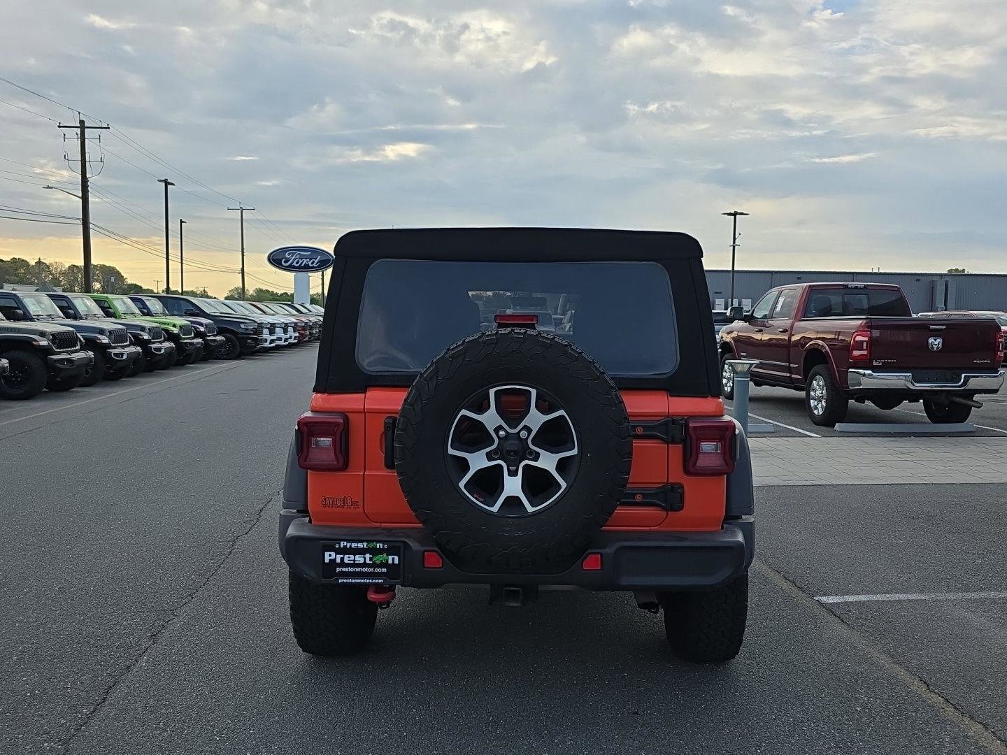 Used 2023 Jeep Wrangler Unlimited Rubicon w/ LED Lighting Group AWD/4WD image 8