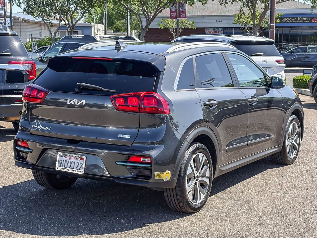 Used 2022 Kia Niro EX image 4