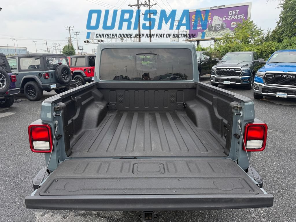 Used 2025 Jeep Gladiator Sport AWD/4WD image 16