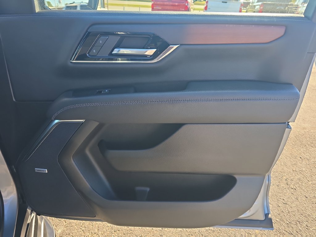 Used 2025 GMC Yukon Denali AWD/4WD image 24
