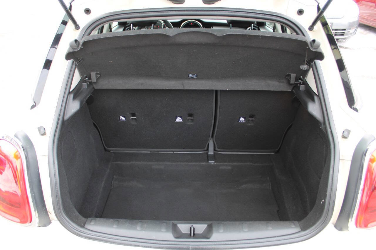 Used 2015 MINI Cooper 4-Door Hardtop image 14