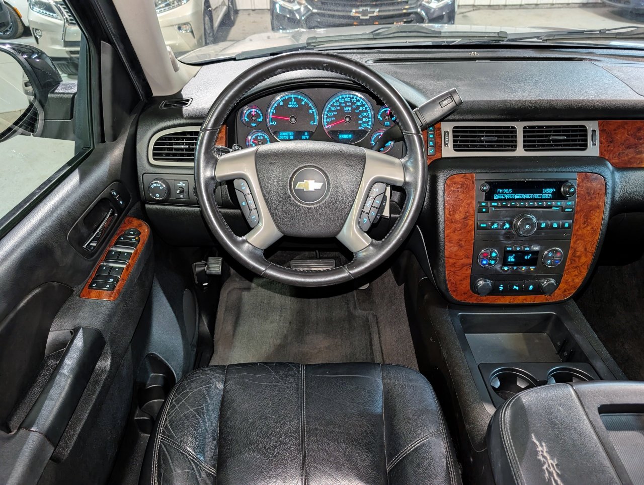Used 2014 Chevrolet Suburban LT AWD/4WD image 2