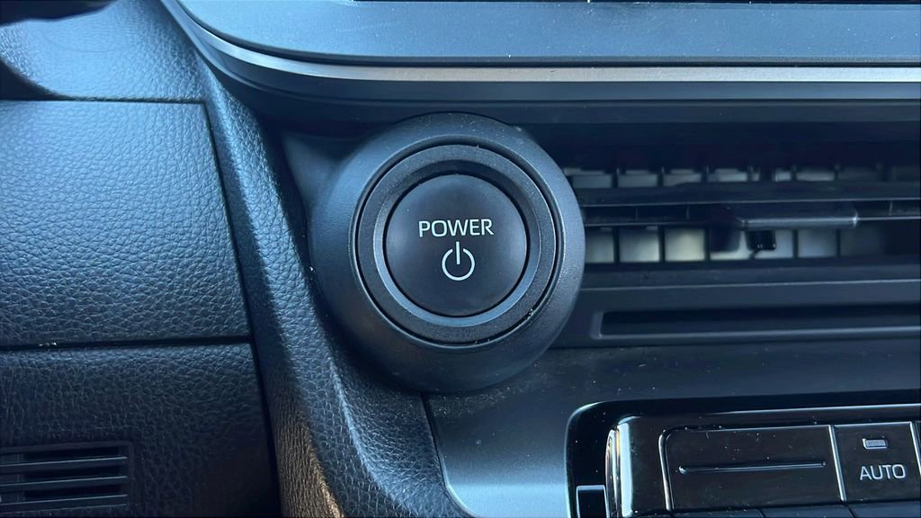 Used 2024 Toyota Prius LE image 30