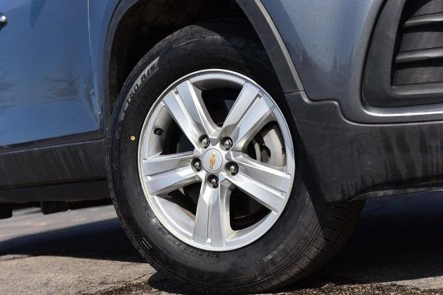 Used 2019 Chevrolet Trax LT w/ LT Convenience Package image 3