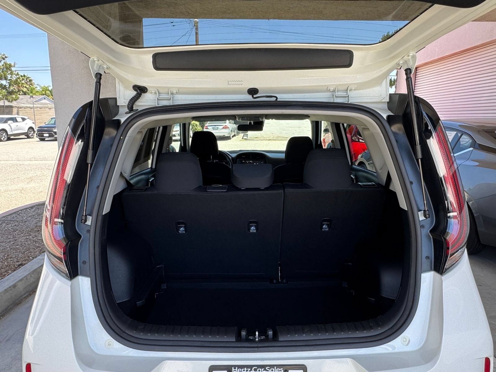 Used 2025 Kia Soul LX w/ LX Technology Package FWD image 29
