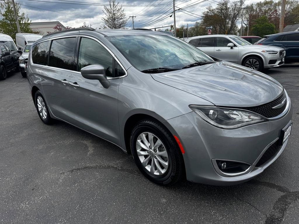 Used 2018 Chrysler Pacifica Touring Plus FWD image 8