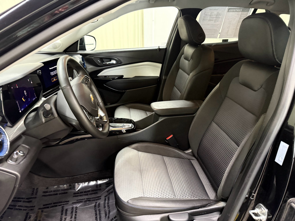 Used 2025 Chevrolet Trax LT w/ LT Convenience Package FWD image 28