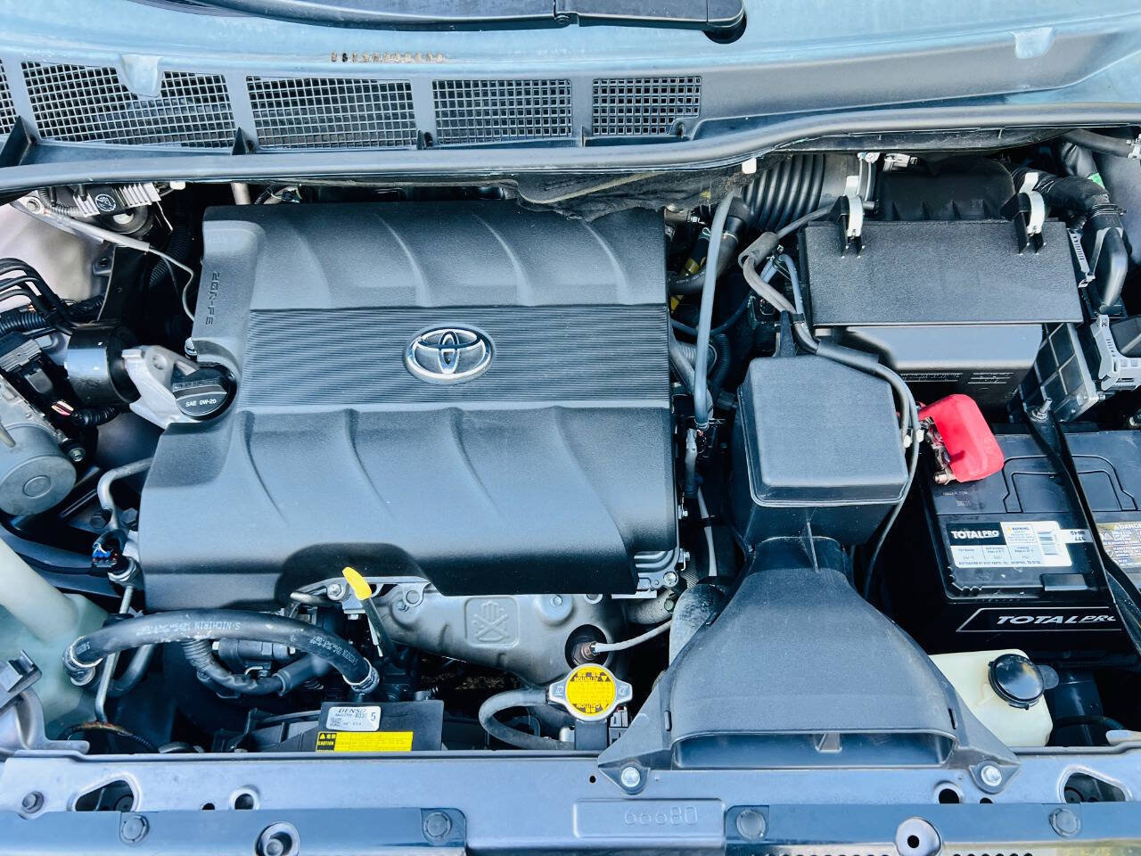 Used 2014 Toyota Sienna SE FWD image 11