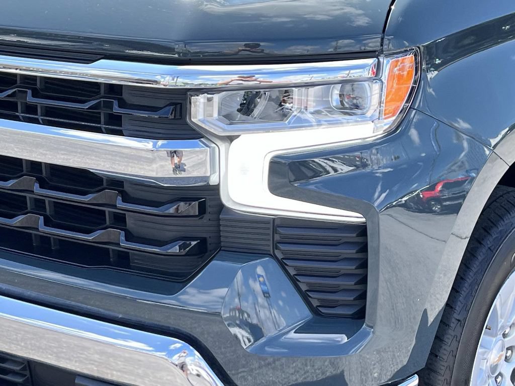 Used 2025 Chevrolet Silverado 1500 LT RWD image 11