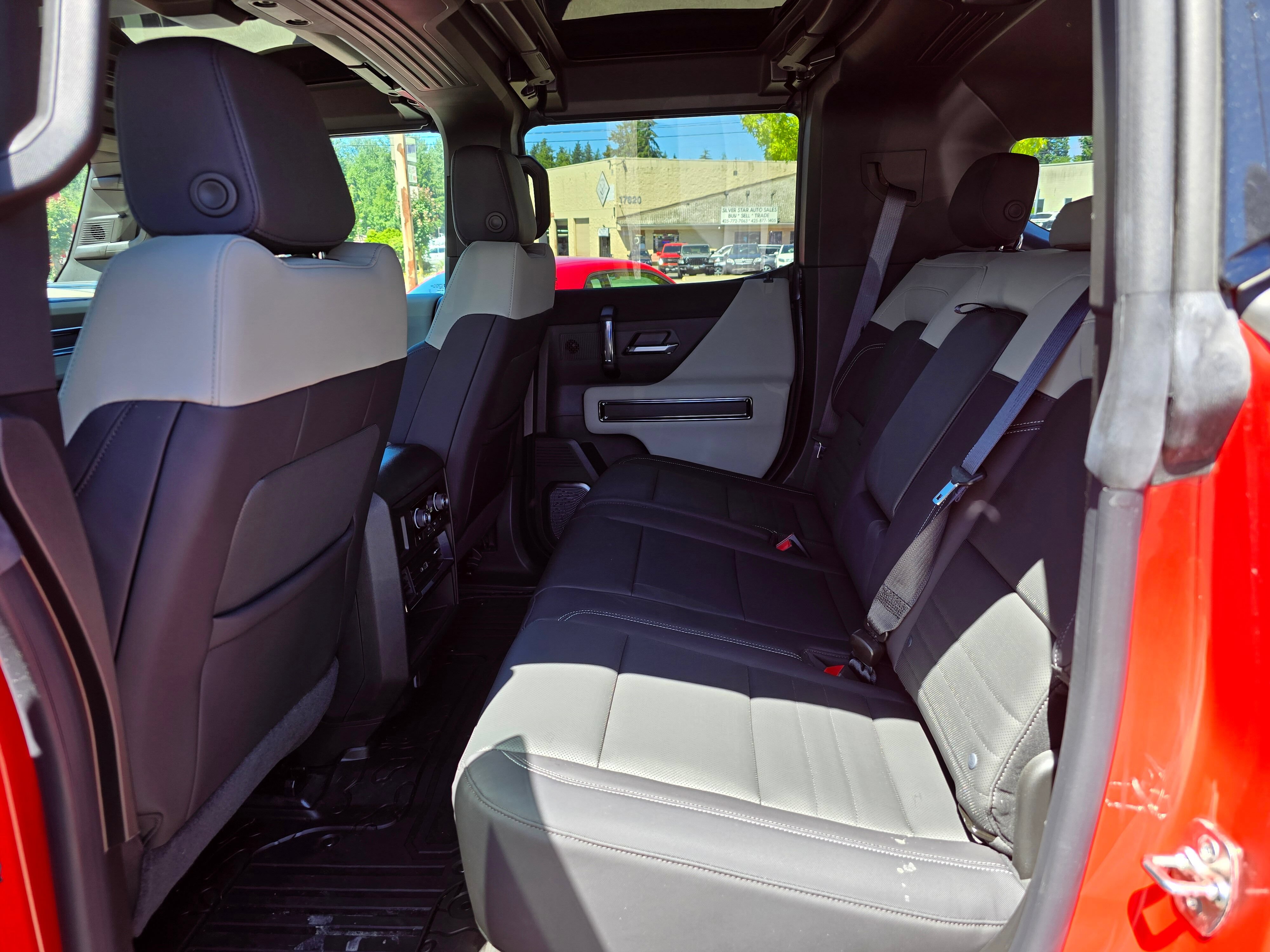 New 2026 GMC Hummer EV SUV w/ LPO, Dark Essentials Package AWD/4WD image 15