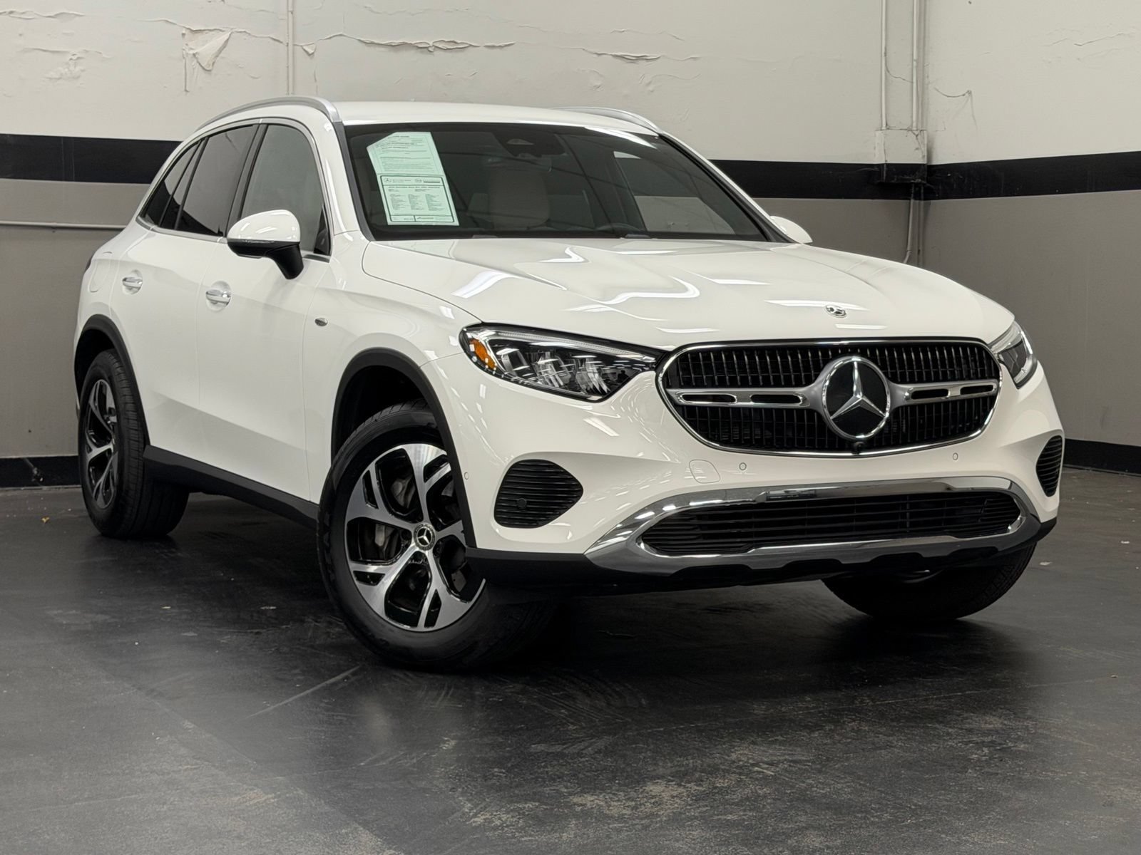 Used 2025 Mercedes-Benz GLC 350e 4MATIC image 2