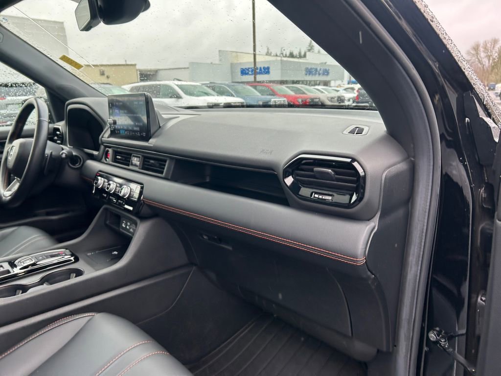 Used 2025 Honda Pilot TrailSport image 26