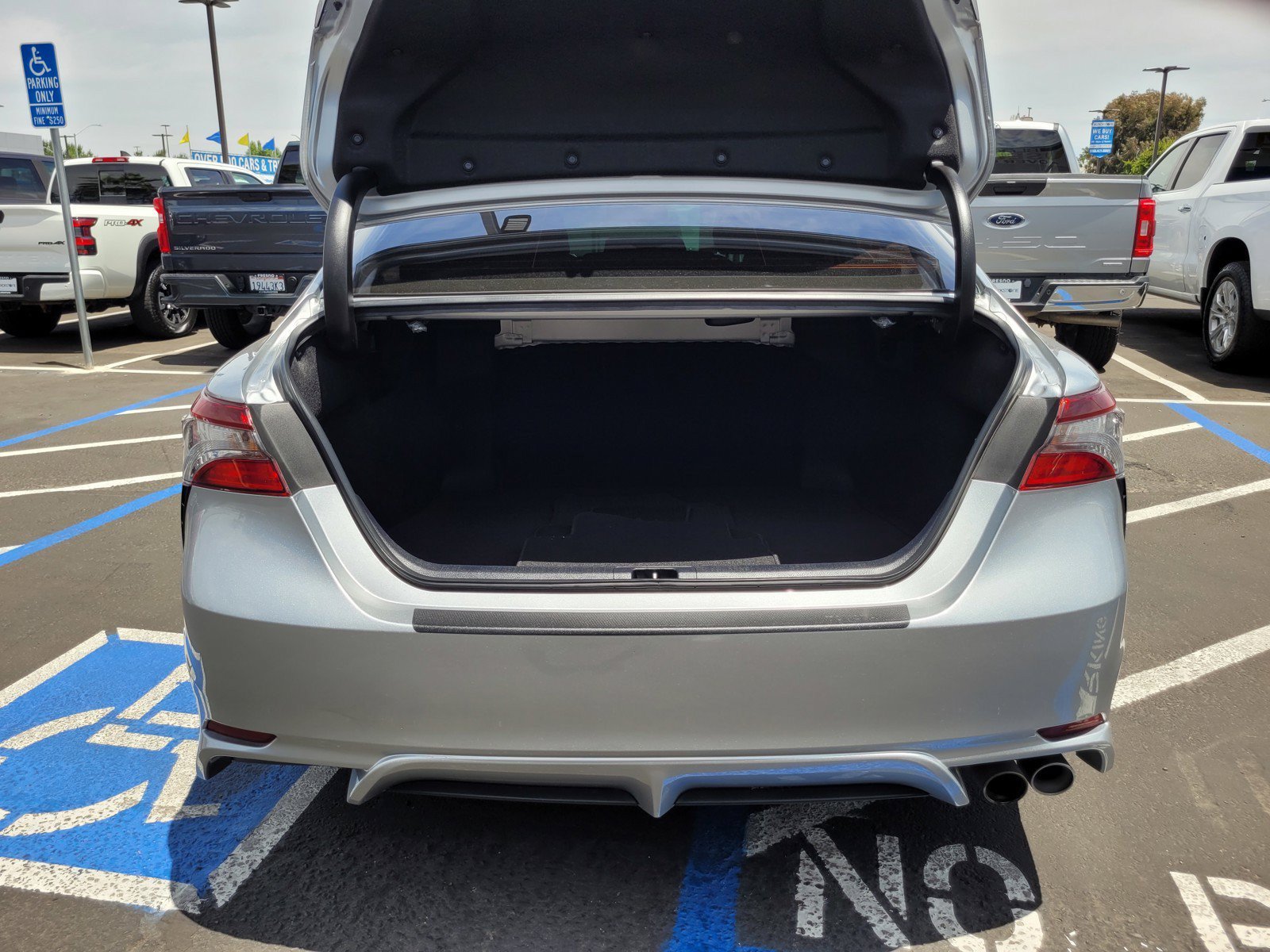 Used 2023 Toyota Camry SE w/ Convenience Package FWD image 28