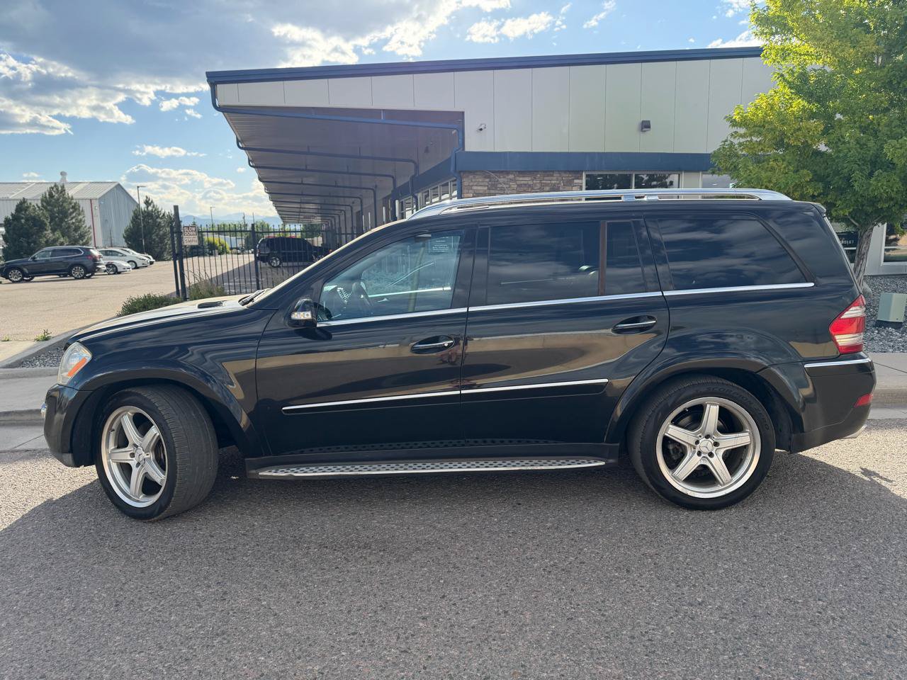 Used 2008 Mercedes-Benz GL 550 4MATIC image 2