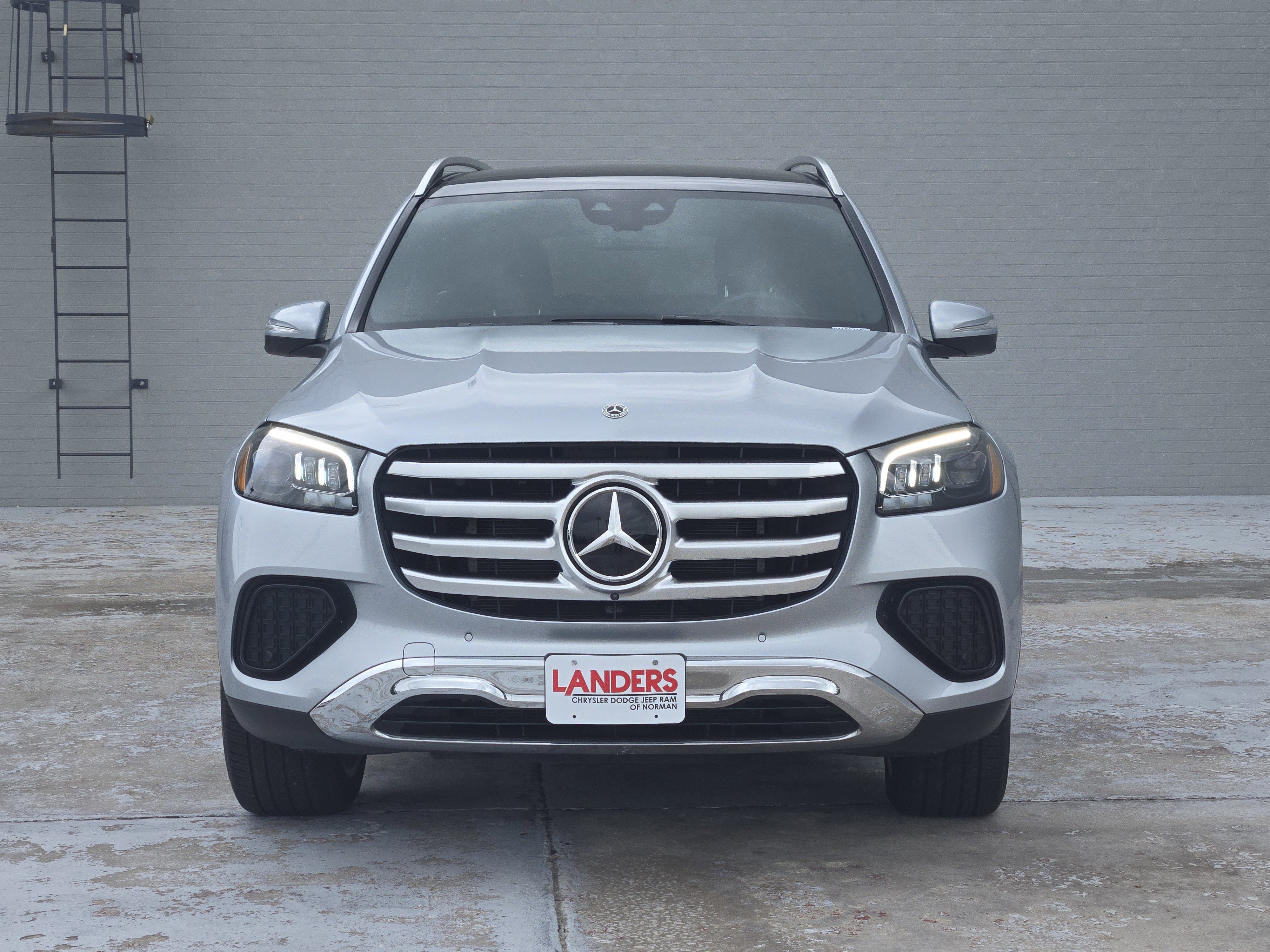 Used 2025 Mercedes-Benz GLS 450 4MATIC image 3
