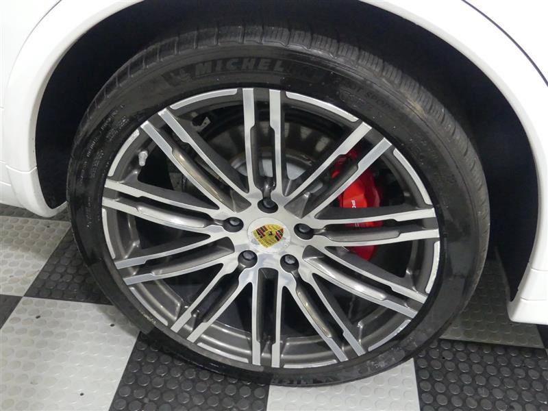 Used 2016 Porsche Cayenne GTS AWD/4WD image 17