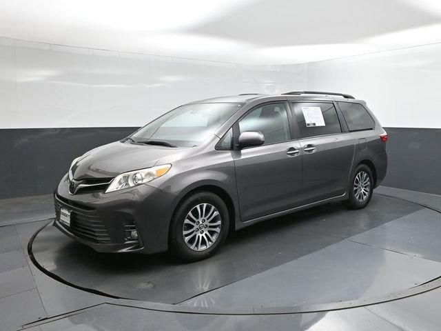 Used 2018 Toyota Sienna XLE FWD image 34