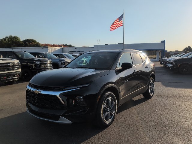 Used 2024 Chevrolet Blazer LT w/ Convenience Package FWD image 2