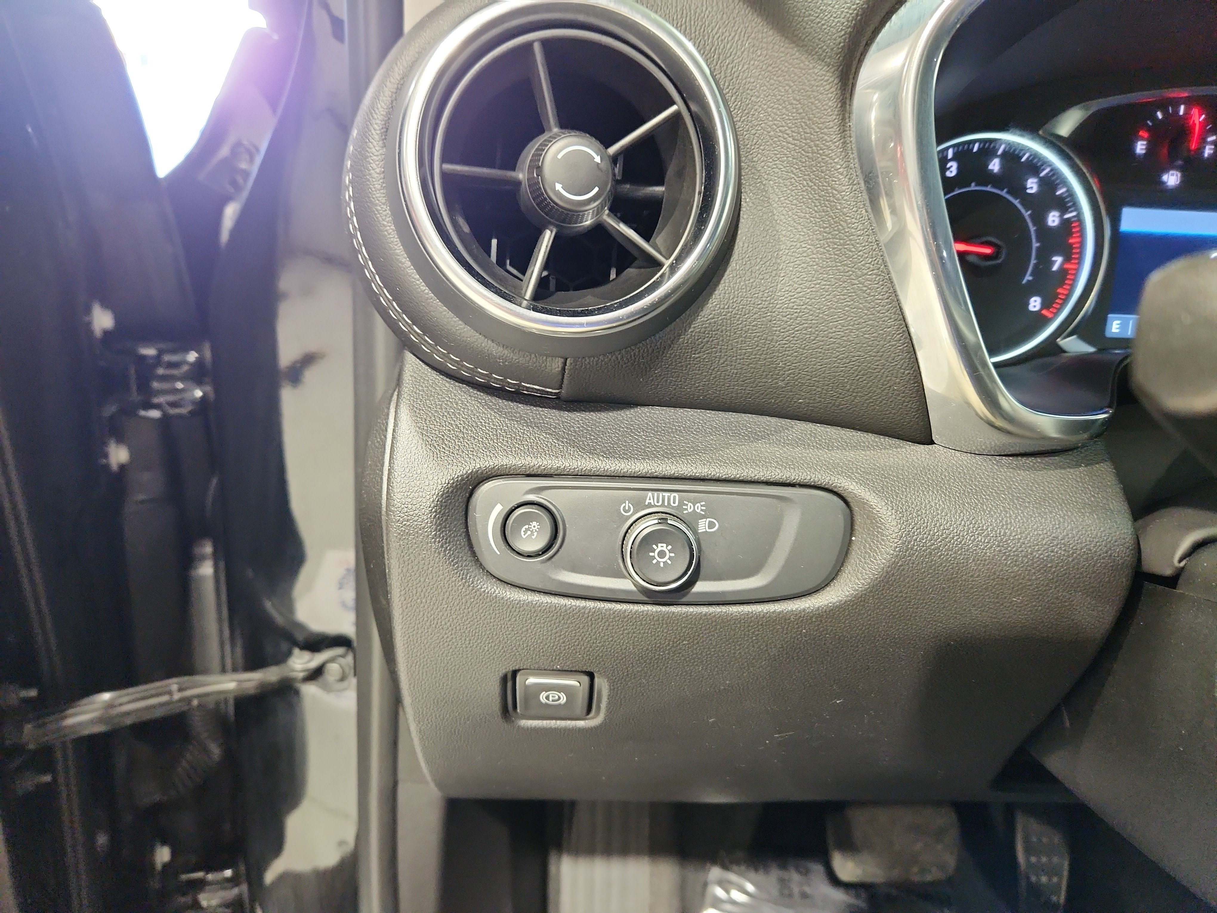 Used 2025 Chevrolet Blazer LT image 14