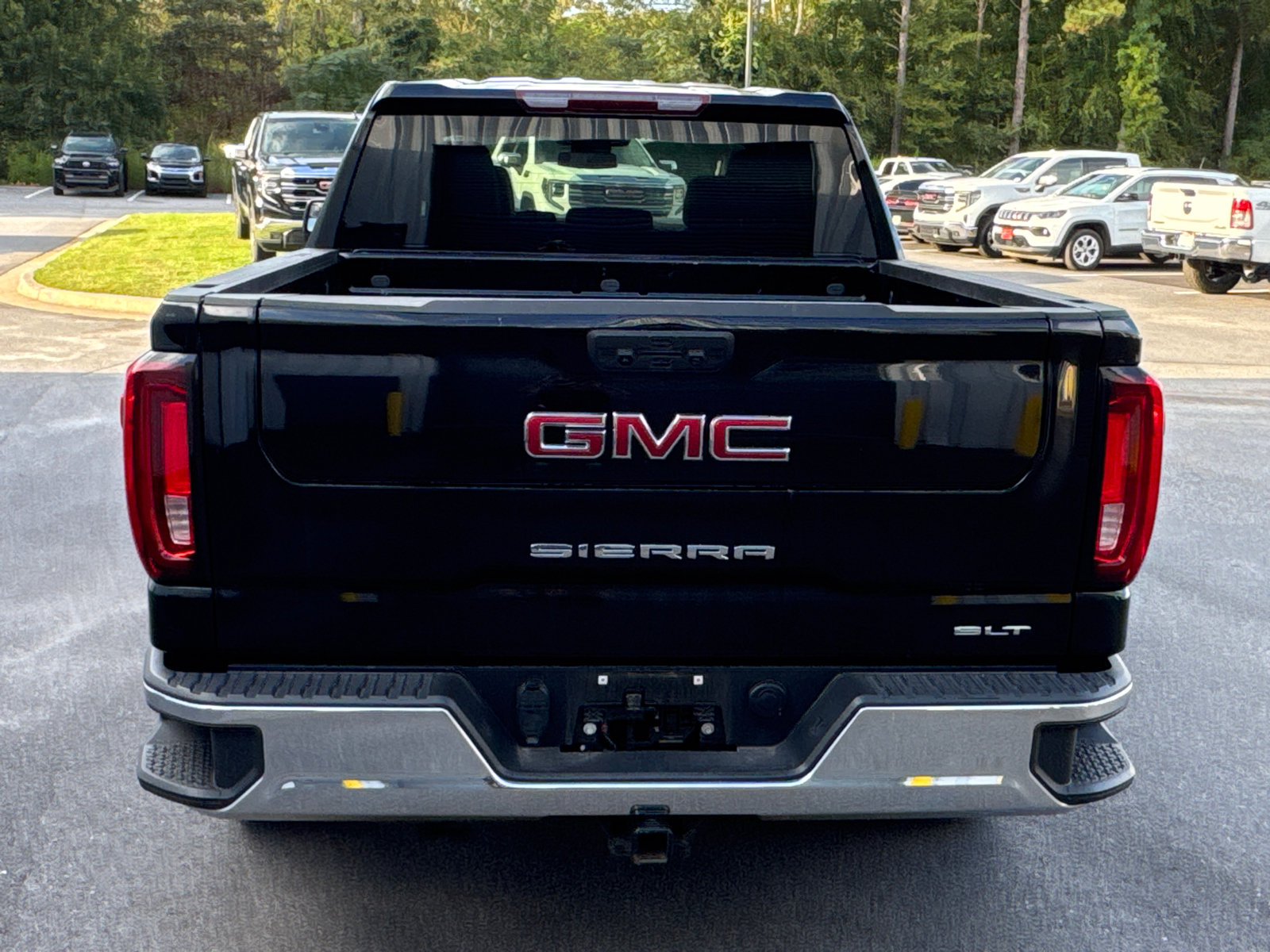 Used 2025 GMC Sierra 1500 SLT AWD/4WD image 6