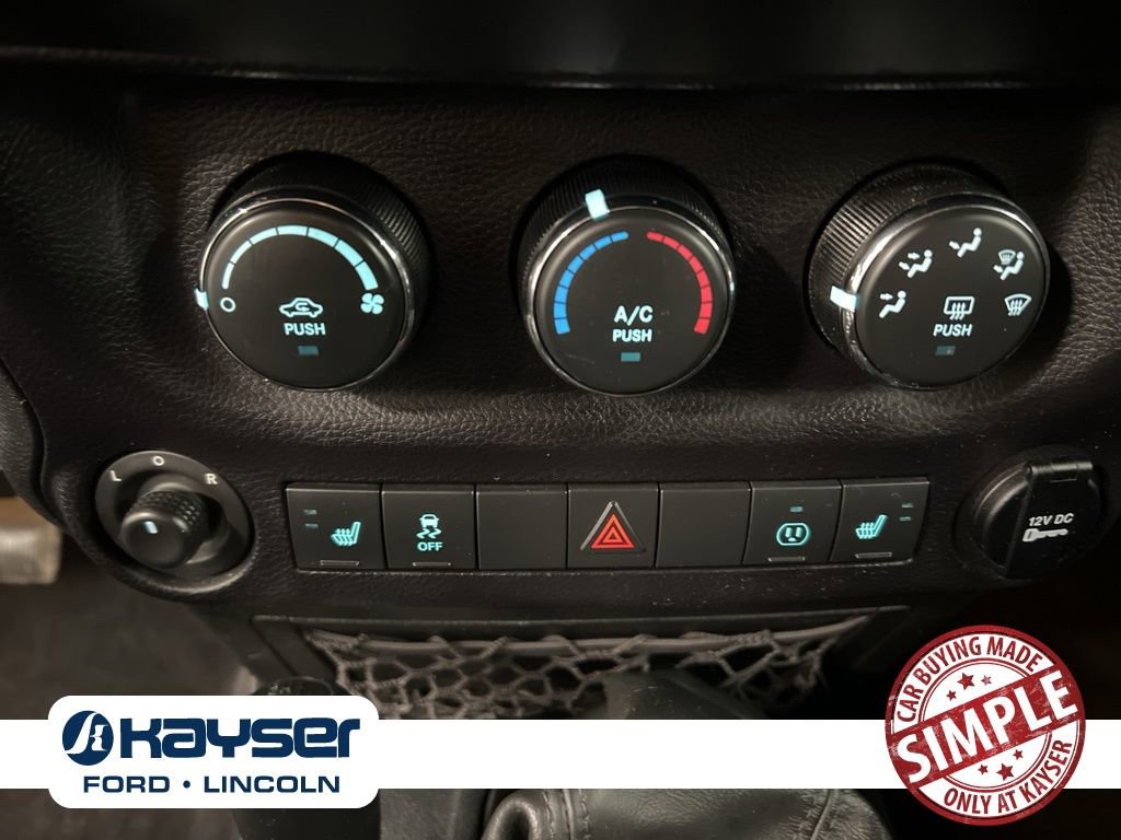 Used 2016 Jeep Wrangler Unlimited Sahara image 13