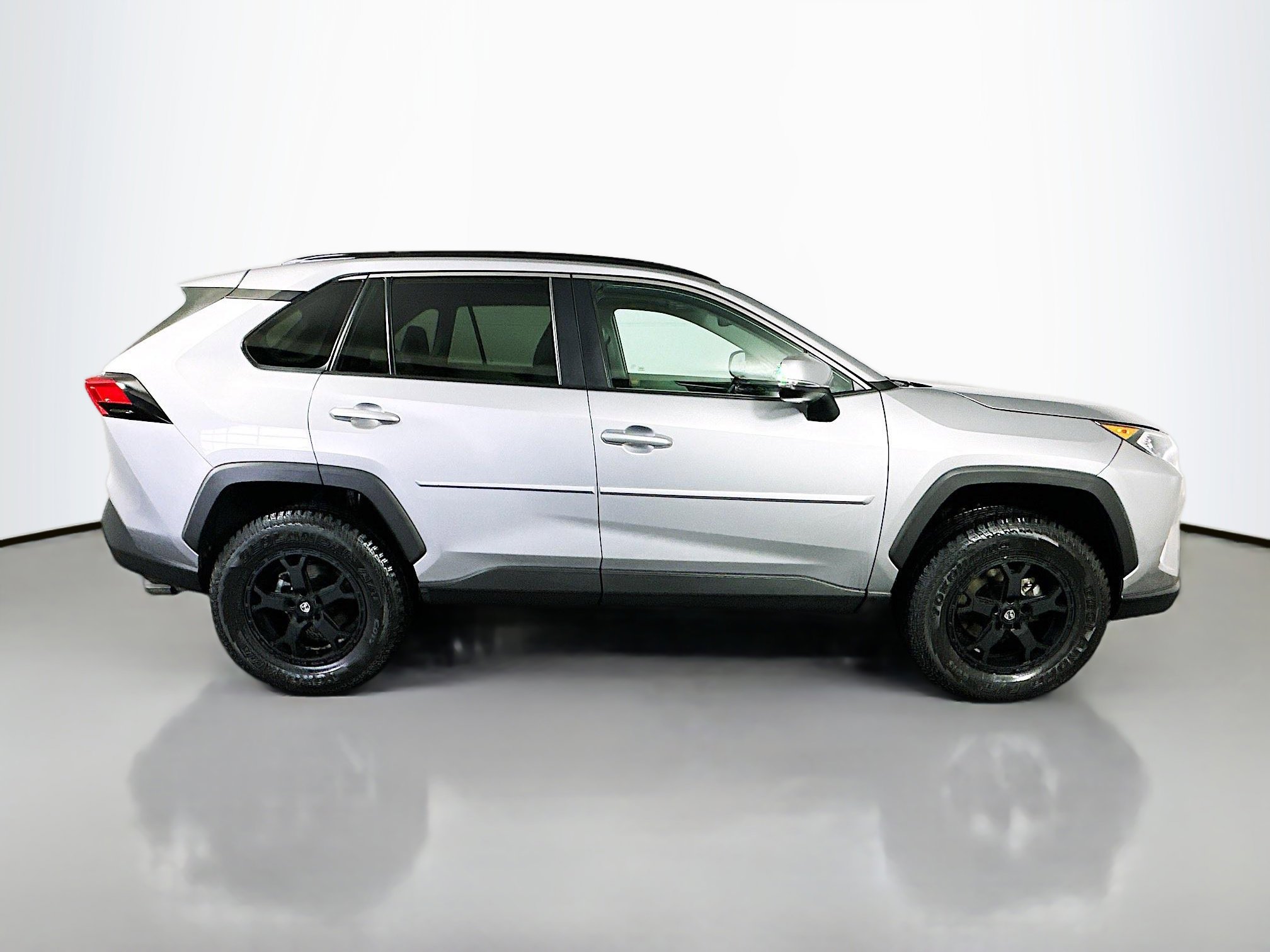 Used 2021 Toyota RAV4 XLE Premium image 8