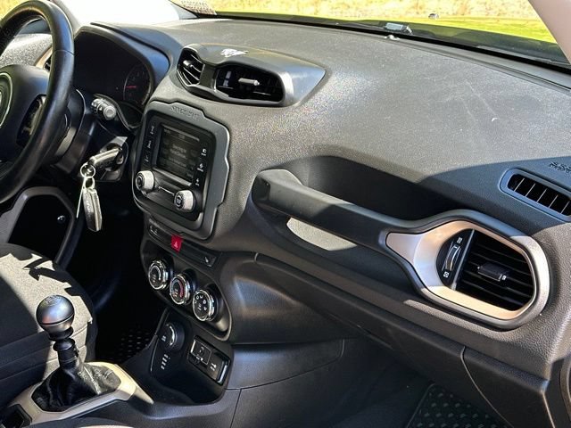 Used 2016 Jeep Renegade 75th Anniversary AWD/4WD image 27