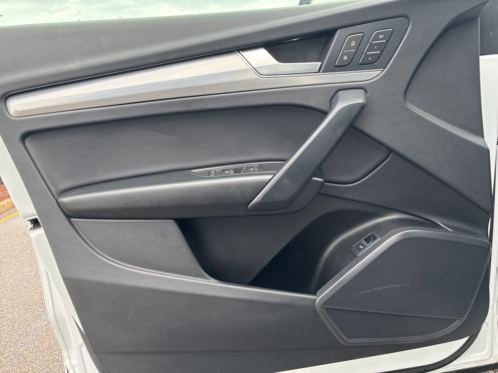 Used 2025 Audi Q5 2.0T Premium image 11