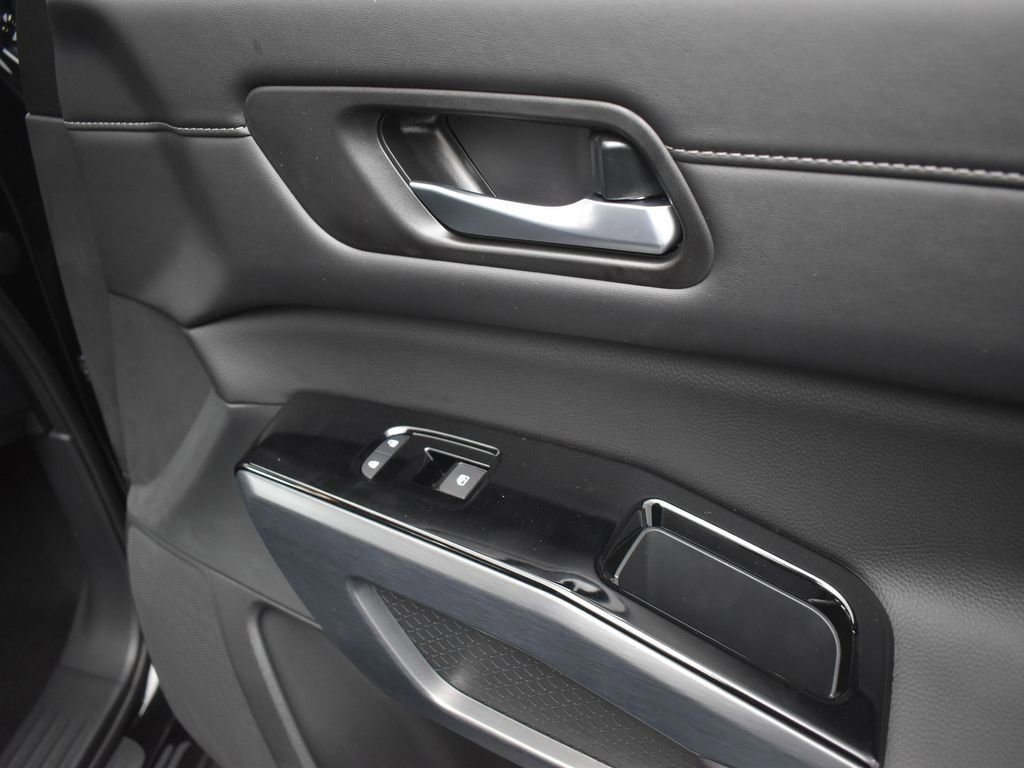 New 2025 Nissan Pathfinder SL image 26